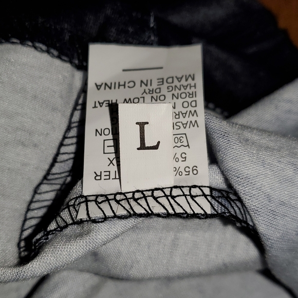 Angel 😇 Tshirt with lace sleeves in black - Picture 5 of 8